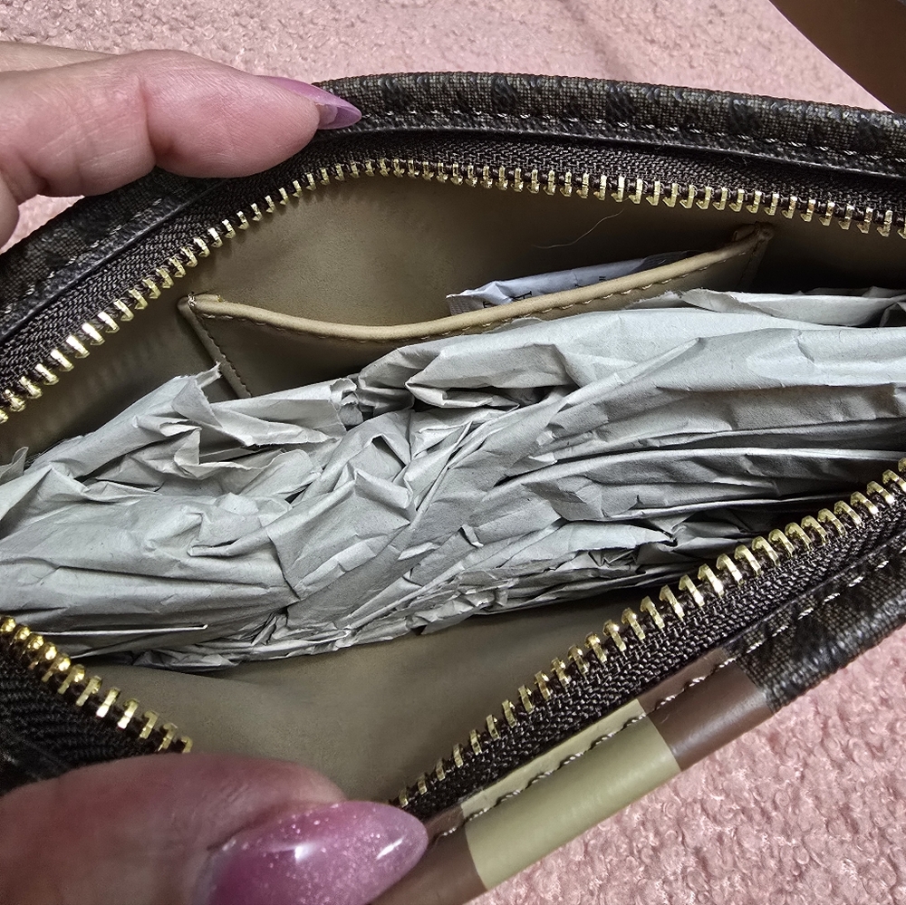Michael Michael Kors Logo Belt Bag - Picture 5 of 7